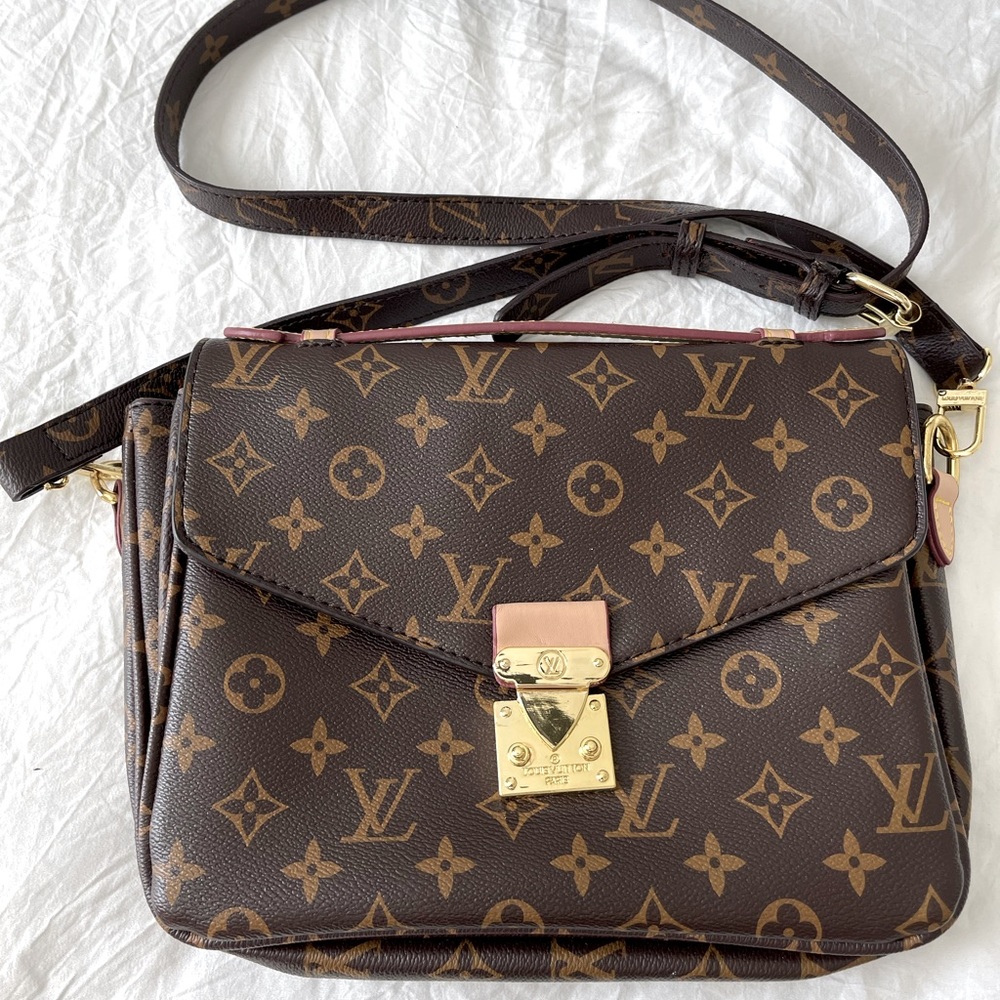 Louis Vuitton Monogram Pochette Metis